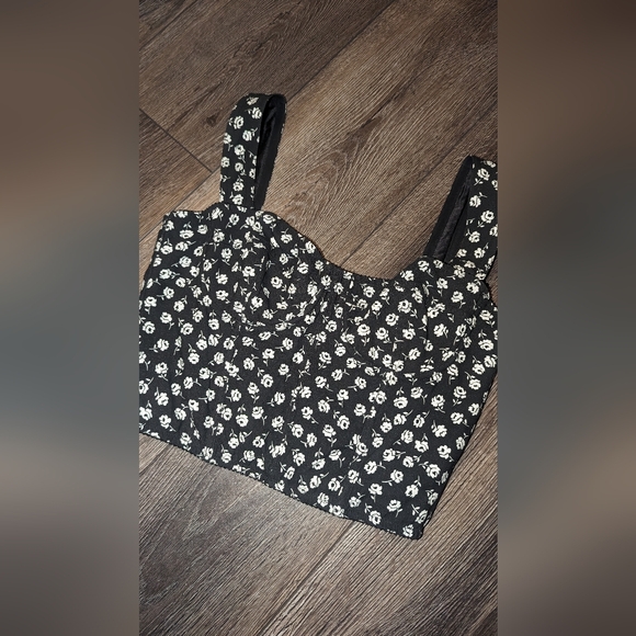 Dolce and Gabbana size small - Picture 4 of 9